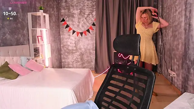 Snapshot of scent__of_woman chatting on 12-19-25, 01:23 scent of woman online show from 12-19-25, 01:23