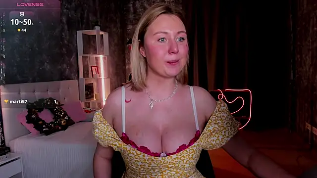 Snapshot of scent__of_woman chatting on 12-23-25, 01:36 scent of woman online show from 12-23-25, 01:36