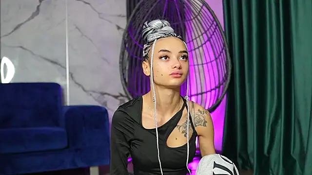 RachelRavee online show from 10-27-25, 05:11