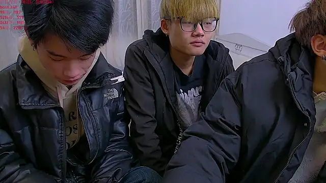 Snapshot of KK-cuteboy chatting on 12-21-25, 10:33 KK-cuteboy online show from 12-21-25, 10:33