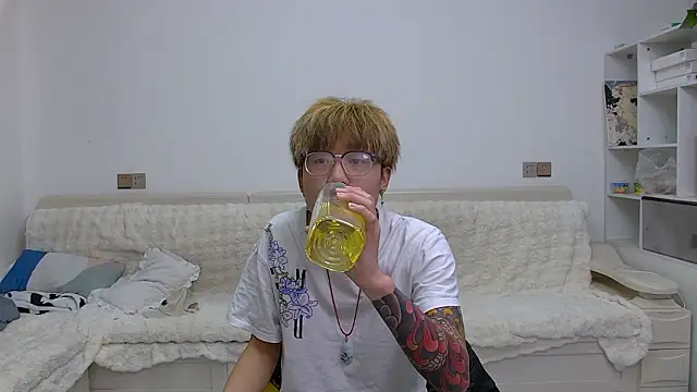 Snapshot of KK-cuteboy chatting on 02-25-26, 10:58 KK-cuteboy online show from 02-25-26, 10:58