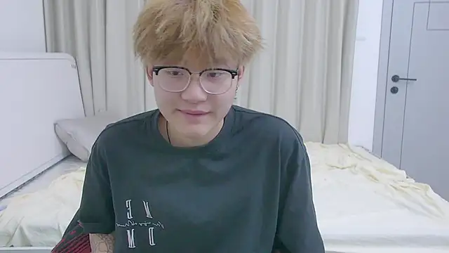 Snapshot of KK-cuteboy chatting on 04-04-26, 10:13 KK-cuteboy online show from 04-04-26, 10:13