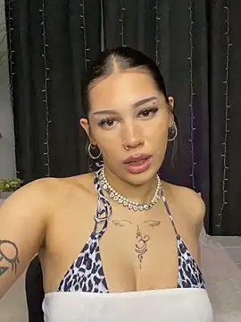 LoraShines online show from 05-23-26, 04:00
