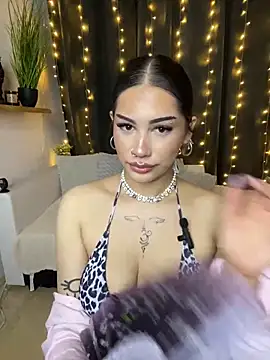 LoraShines online show from 06-11-26, 05:55