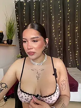 LoraShines online show from 06-13-26, 11:19