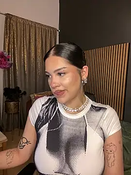 LoraShines online show from 06-19-26, 06:12