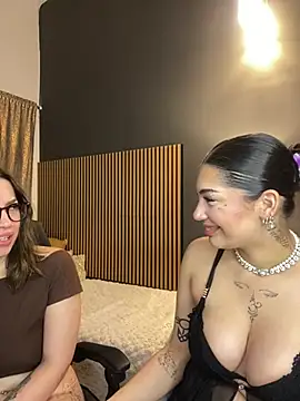 LoraShines online show from 07-19-26, 01:26