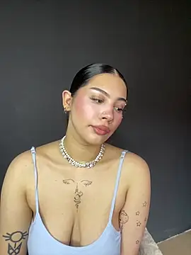 LoraShines online show from 07-23-26, 05:11