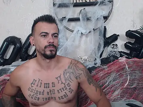 Snapshot of RyanVibe chatting on 10-18-25, 11:33 RyanVibe online show from 10-18-25, 11:33