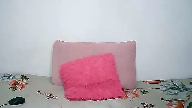 Snapshot of JuicyLipsXx1 chatting on 10-20-25, 08:20 JuicyLipsXx1 online show from 10-20-25, 08:20