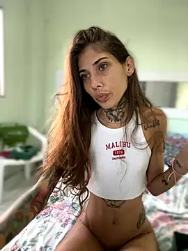 Snapshot of casalskunk chatting on 10-25-25, 08:25 casalskunk online show from 10-25-25, 08:25