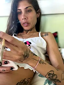 Snapshot of casalskunk chatting on 11-02-25, 10:39 casalskunk online show from 11-02-25, 10:39