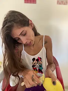 Snapshot of casalskunk chatting on 12-20-25, 02:57 casalskunk online show from 12-20-25, 02:57