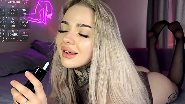 Snapshot of bklfen chatting on 12-20-25, 11:06 bklfen online show from 12-20-25, 11:06