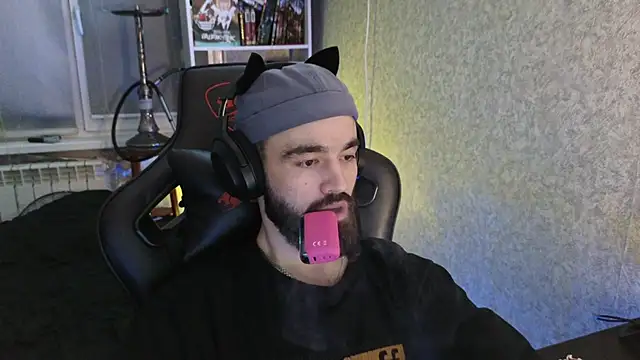 Snapshot of Nik_Namee chatting on 10-28-25, 08:22 Nik Namee online show from 10-28-25, 08:22