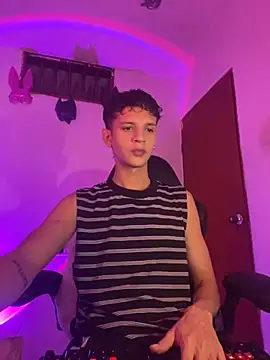 tylernova online show from 10-23-25, 03:17