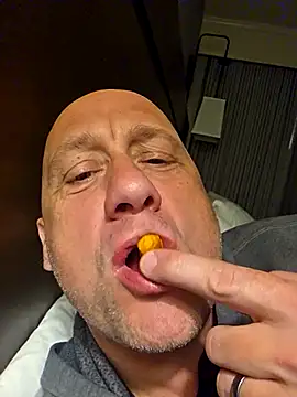 Snapshot of akstr8 chatting on 03-27-26, 07:25 akstr8 online show from 03-27-26, 07:25