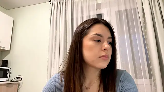 Snapshot of AlveraCappola chatting on 10-10-25, 02:27 AlveraCappola online show from 10-10-25, 02:27