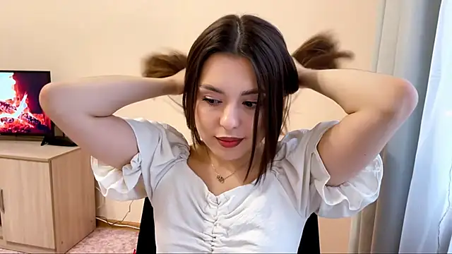 Snapshot of AlveraCappola chatting on 10-13-25, 01:33 AlveraCappola online show from 10-13-25, 01:33