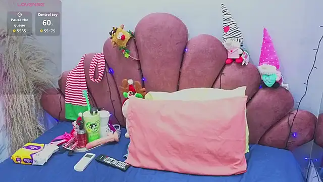 CHIARAJJONES online show from 12-17-25, 01:17