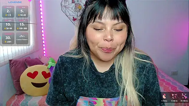 EllieMoonX online show from 05-02-26, 10:37