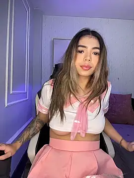 Snapshot of HoneyMollyX chatting on 10-22-25, 01:00 HoneyMollyX online show from 10-22-25, 01:00