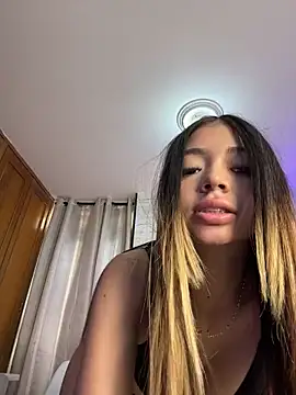 HoneyMollyX online show from 06-15-26, 01:02
