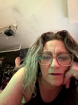 Snapshot of SilverFoxx24 chatting on 11-27-25, 12:40 SilverFoxx24 online show from 11-27-25, 12:40