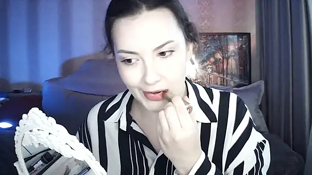 MoodieMira online show from 06-17-26, 05:25