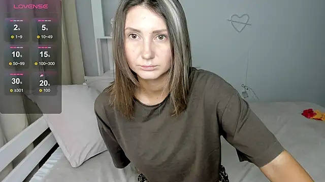 NikkiKiss   online show from 10-25-25, 01:35