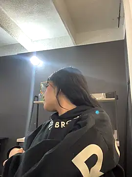 angie rousse  online show from 11-19-25, 01:11