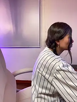 Ninfa pink online show from 10-29-25, 07:04