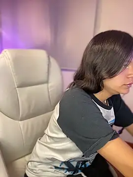 Ninfa pink online show from 10-30-25, 07:47