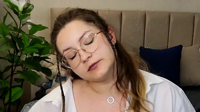 Snapshot of Briarx chatting on 07-23-26, 02:20 Briarx online show from 07-23-26, 02:20
