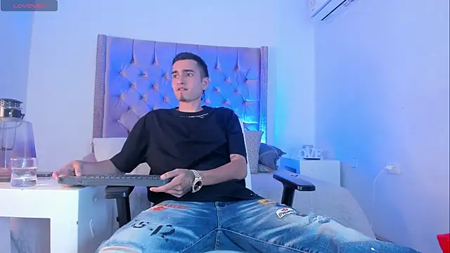 Ethan Boy  online show from 10-17-25, 09:39