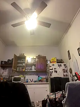 Snapshot of EdNEmSexyBlend chatting on 10-31-25, 11:50 EdNEmSexyBlend online show from 10-31-25, 11:50