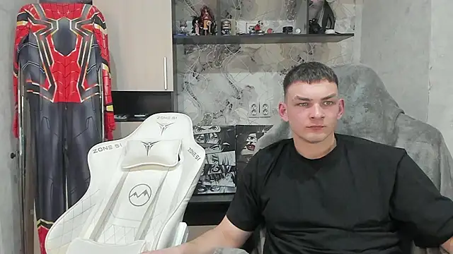 Snapshot of MIKE_GOD19 chatting on 02-11-26, 05:40 MIKE GOD19 online show from 02-11-26, 05:40