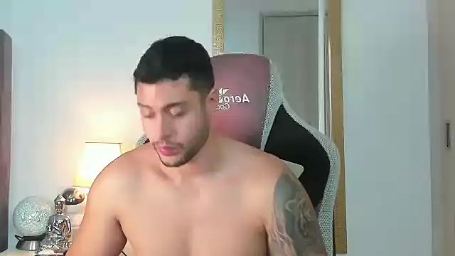 Snapshot of Ken_mailik1 chatting on 10-19-25, 07:14 Ken mailik1 online show from 10-19-25, 07:14