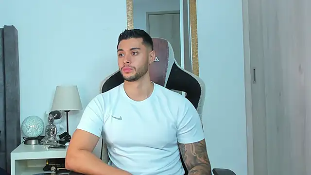 Snapshot of Ken_mailik1 chatting on 10-31-25, 11:17 Ken mailik1 online show from 10-31-25, 11:17