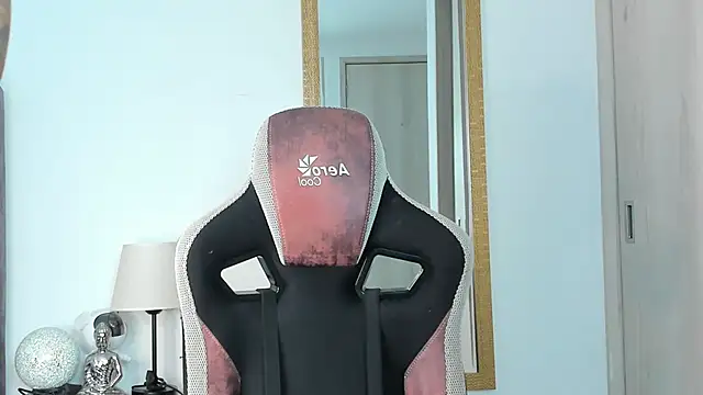 Snapshot of Ken_mailik1 chatting on 11-12-25, 11:14 Ken mailik1 online show from 11-12-25, 11:14