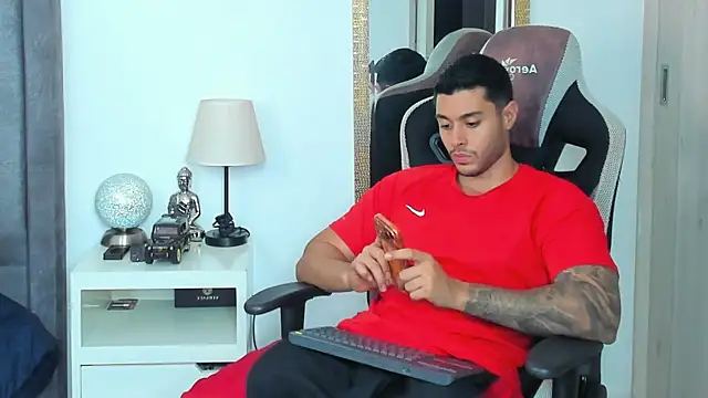 Snapshot of Ken_mailik1 chatting on 05-16-26, 12:18 Ken mailik1 online show from 05-16-26, 12:18