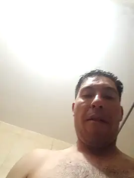 Snapshot of Ezeaxl chatting on 12-04-25, 01:04 Ezeaxl online show from 12-04-25, 01:04