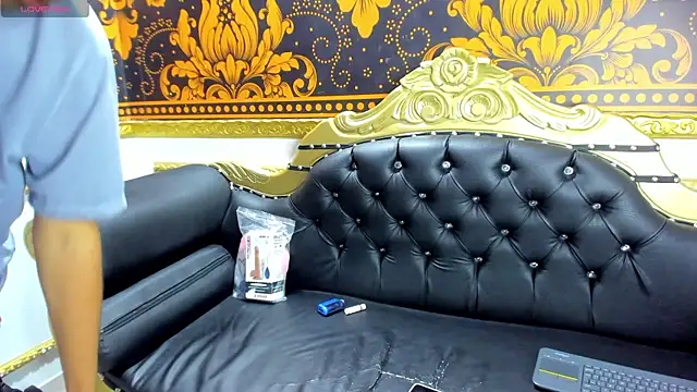 Snapshot of DirtyMike69_ chatting on 10-16-25, 04:35 DirtyMike69 online show from 10-16-25, 04:35