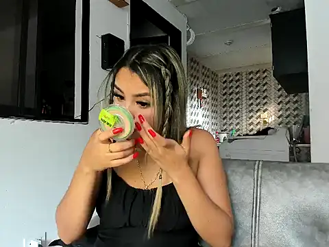 Snapshot of sarita-moree chatting on 02-24-26, 01:09 sarita-moree online show from 02-24-26, 01:09