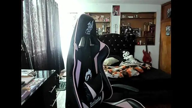 Snapshot of Maki_Zein_ chatting on 10-29-25, 03:47 Maki Zein online show from 10-29-25, 03:47