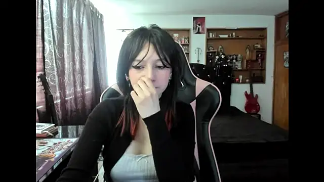 Snapshot of Maki_Zein_ chatting on 10-30-25, 03:13 Maki Zein online show from 10-30-25, 03:13