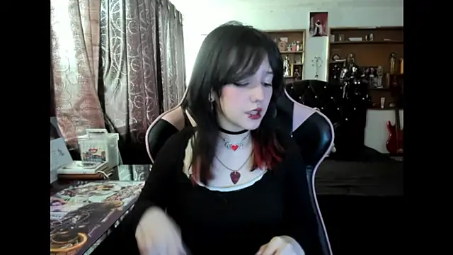 Snapshot of Maki_Zein_ chatting on 11-06-25, 04:30 Maki Zein online show from 11-06-25, 04:30