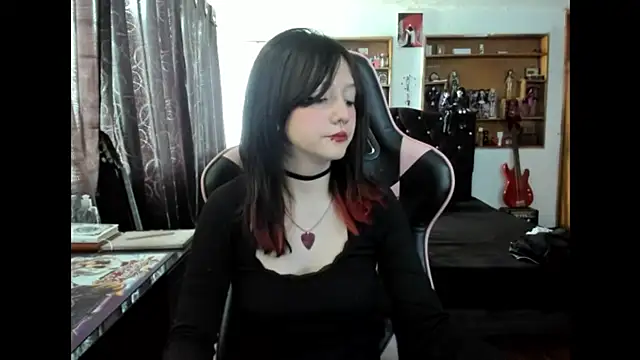 Snapshot of Maki_Zein_ chatting on 11-25-25, 07:03 Maki Zein online show from 11-25-25, 07:03