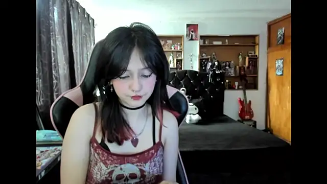 Snapshot of Maki_Zein_ chatting on 11-26-25, 02:29 Maki Zein online show from 11-26-25, 02:29