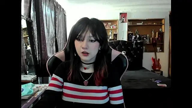 Snapshot of Maki_Zein_ chatting on 12-04-25, 07:33 Maki Zein online show from 12-04-25, 07:33